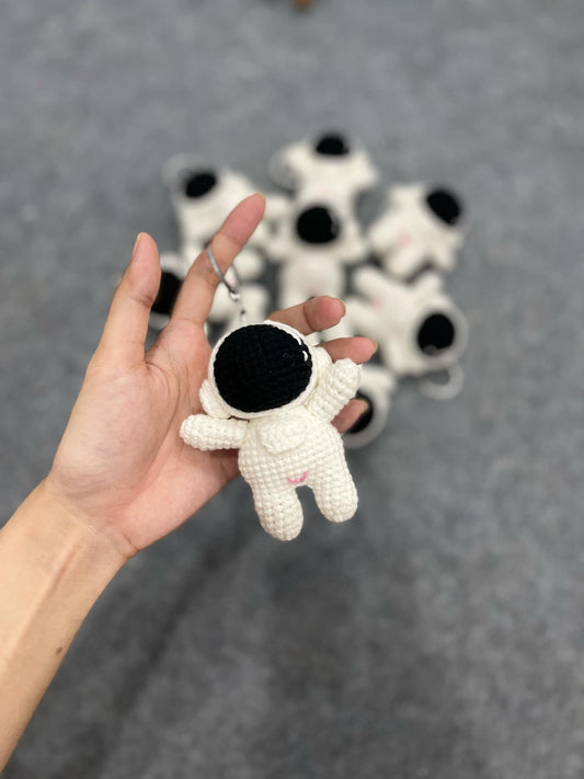 Handmade Crochet Astronaut Keychain, Cute Crochet Space Charm, Unique Crochet Gift, Kawaii Crochet Accessory, Artisan Crochet Keychain