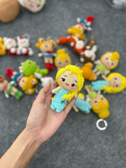 Handmade Crochet Elsa Keychain, Cute Crochet Character Charm, Unique Crochet Gift, Kawaii Crochet Accessory, Artisan Crochet Keychain
